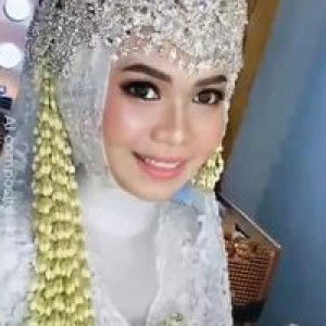 نيني سورياني مانولانغ profile icon