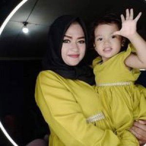 Indah Aliyani profile icon