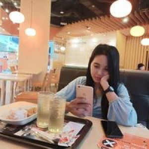 Putri Yana profile icon