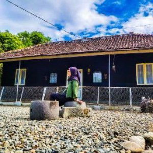 Melly Ahmad profile icon