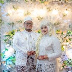 Ade Juwita profile icon