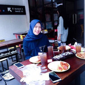 Ria Sukesti profile icon