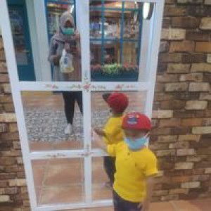 Dwi Ratna profile icon