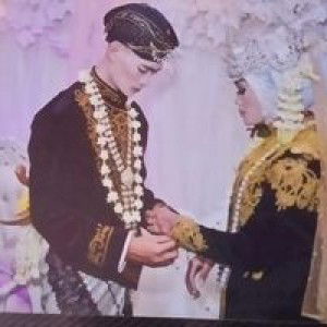 Rihnii Wijayantii profile icon