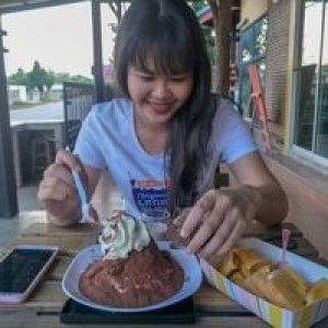 Mo Piyachat profile icon