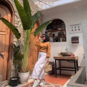 Ratna Wulandari profile icon