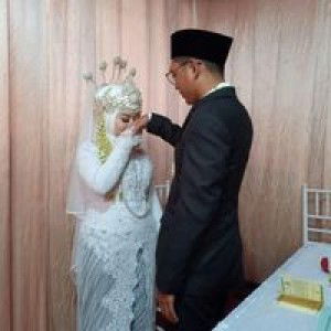 heni putri astuti profile icon