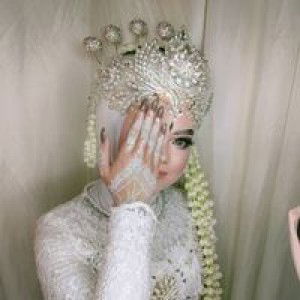 Rini Riani profile icon