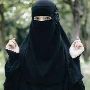 สาวน้อย ชุดดำ profile icon