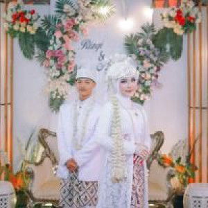 Rizqi Fitriyani Le profile icon