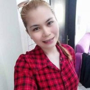 JhoLei Esteban Laurico profile icon