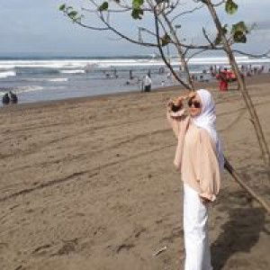 Lulu Lutfiah profile icon