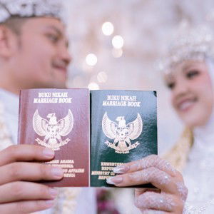 HILDA AZHAR profile icon