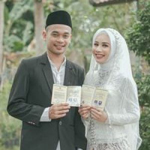 Esi Mardianti profile icon