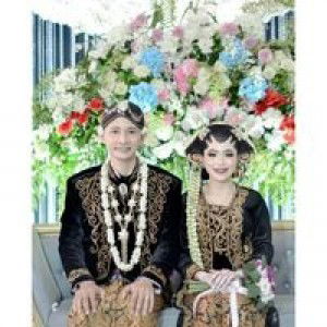 Eka Cahyarini profile icon