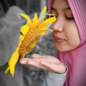 Reny Saputrie profile icon