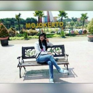 dewi yunis profile icon