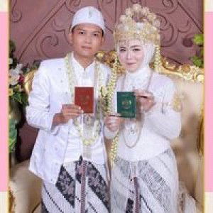 Cici Wahyuni profile icon