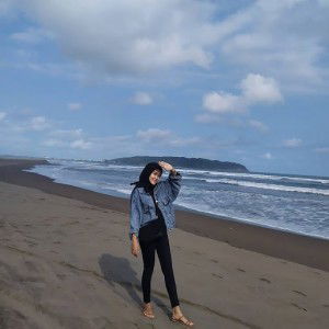 Tentang Riani profile icon