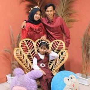 Dhewi Aliyah Resa profile icon