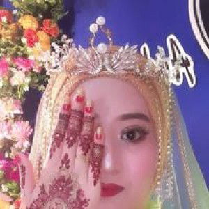 Desi Apriyani profile icon