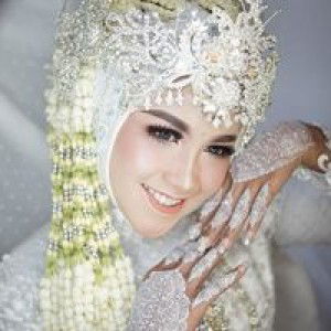 Ajeng Decmi Saputri profile icon