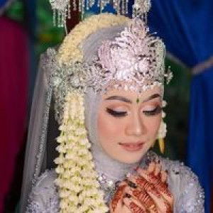 Ani Khomsatun profile icon