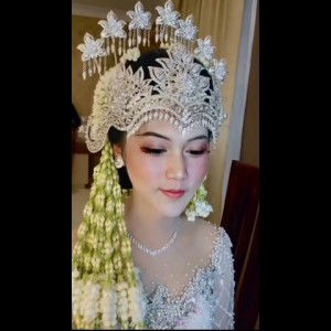 Anggia Juli profile icon