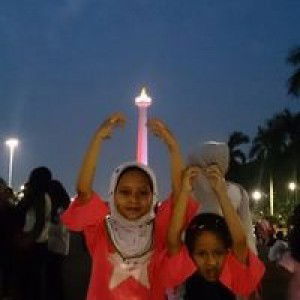 Mom's Nadia Najla profile icon