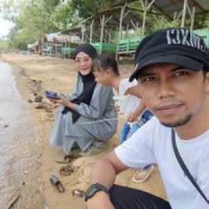 Umy Widya profile icon