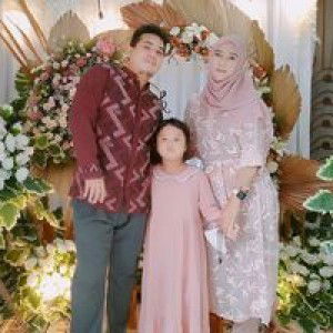 Ratna M Yuniardani profile icon