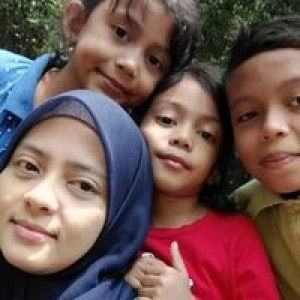 Farrah Radziah profile icon