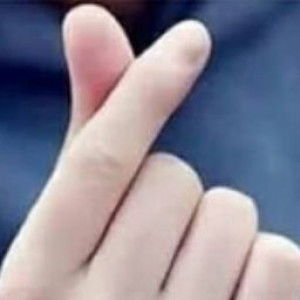 ully amrina profile icon