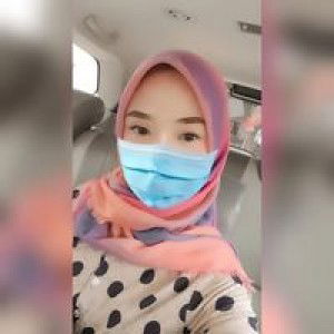 Fitri Hennart profile icon