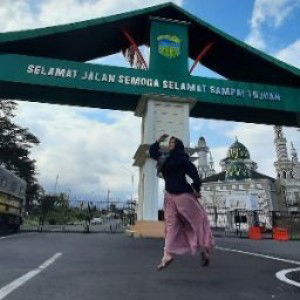 Lestari Giri Lahari profile icon