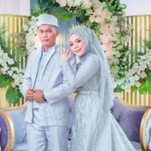 Dwi Pratiwi Febriani profile icon