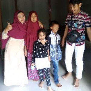 Anisa mega profile icon