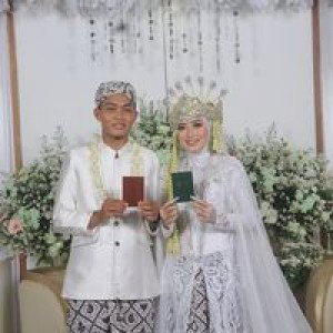 Efriyani Agustin profile icon