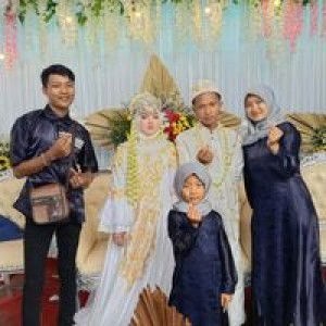 Humairoh Az-Zukhruf profile icon