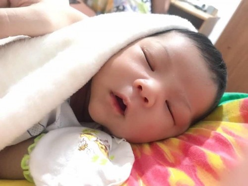 หนูชื่อ ลิลิณ ค่ะ อายุ 10 วัน