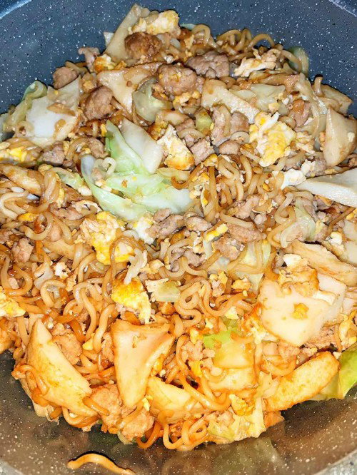 炒快熟面 dinner time
