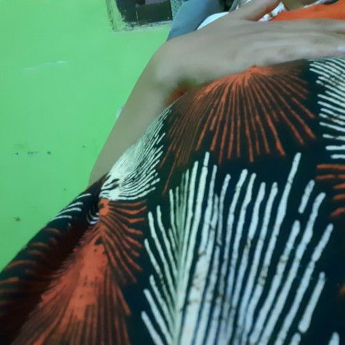 Bunda bunda aku mau nanya ada yang ngalamin kaya saya ga bun saya hamil 25 minggu 5 hari tapi kenapaa perut saya masih kecil dan ga keliatan kaya hamil bun .. mohon infonya bun ada yang ngalamin maklum baru hamil anak pertama jadi agak was was