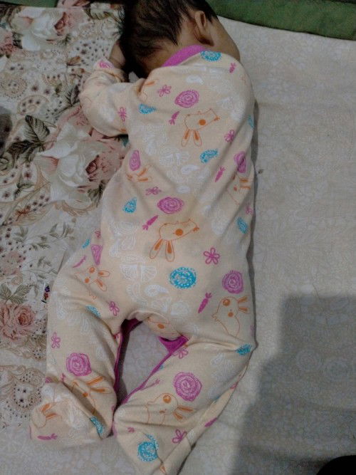 bayi tidur tengkurap