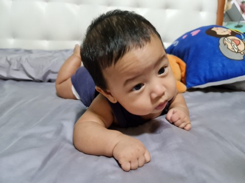 ลูก3เดือน14วันคว่ำเองได้แล้ว ถือว่าไวหรือปกติคะ