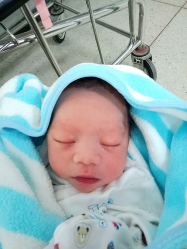 แตกแล้วจ้าาา ได้ลูกชาย❤
ปวดท้องตอน4ทุ่ม
มีมูกเลือดตอนตีสาม