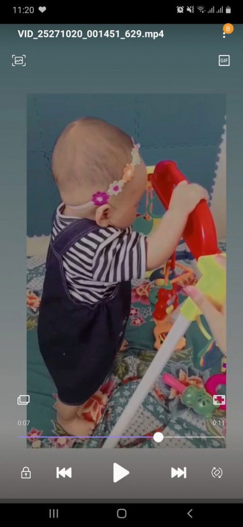 bayi umur 7 bulan berdiri