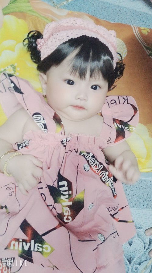 Con em được 4 tháng rưỡi. Mà bú hay bị ọc dù em đã cho bé ợ hơi rồi. Mấy mom ơi. Ọc vậy hoài rồi có