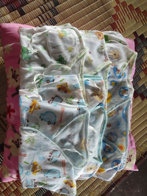 เสื้อผูกหน้าเด็กแรกเกิด