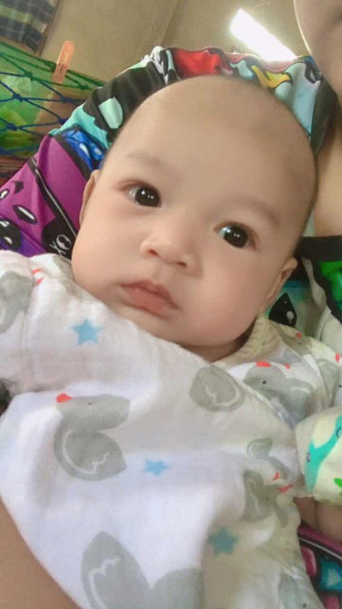 ตอนนี้น้องได้2เดือน 3วัน ค่ะ น้องไม่ได้กินแม่นะค่ะ น้องมีเสมหะค่ะทำยังไงดีคะ