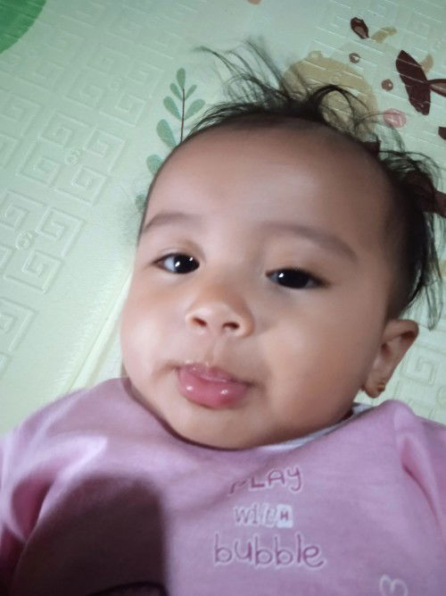 Parang sinisipsip yung labi at dila